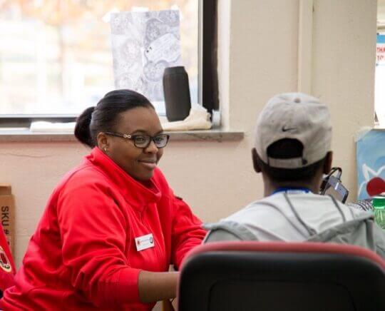 Keanna Marshall, a City Year team leader works with a student in a school in Tulsa, OK, in 2017. Image via Amadou Diallo for The Hechinger Report